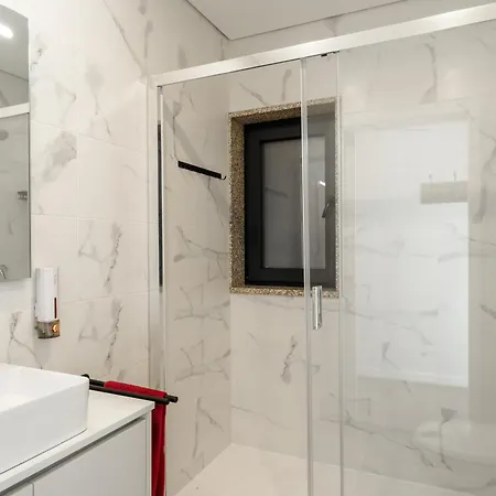 Porto Vivenda Em Lever-casa Inteira * Lever