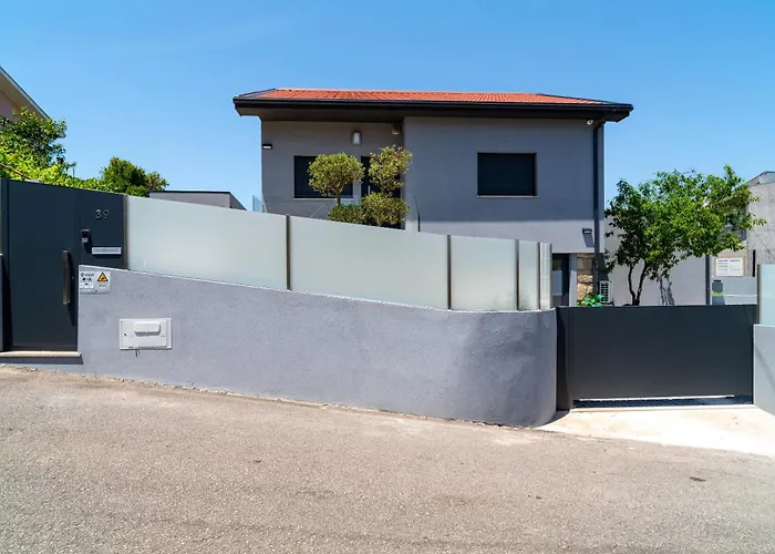 Dom wakacyjny Porto Vivenda Em Lever-casa Inteira *